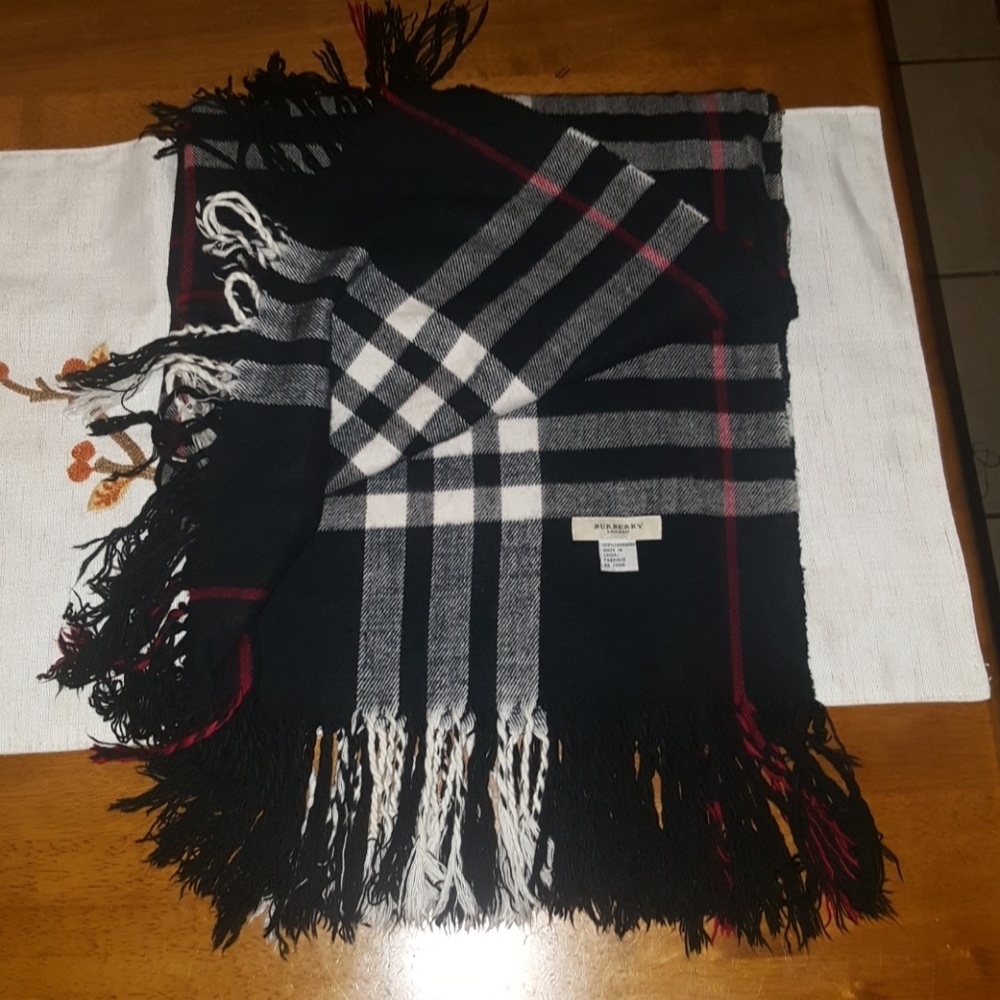 100% cashmere Burberry scarf 36"x72"